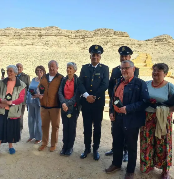 تزامنا مع عيد الشرطة.. توزيع هدايا تذكارية على الأفواج السياحية في منطقة بني حسن بالمنيا