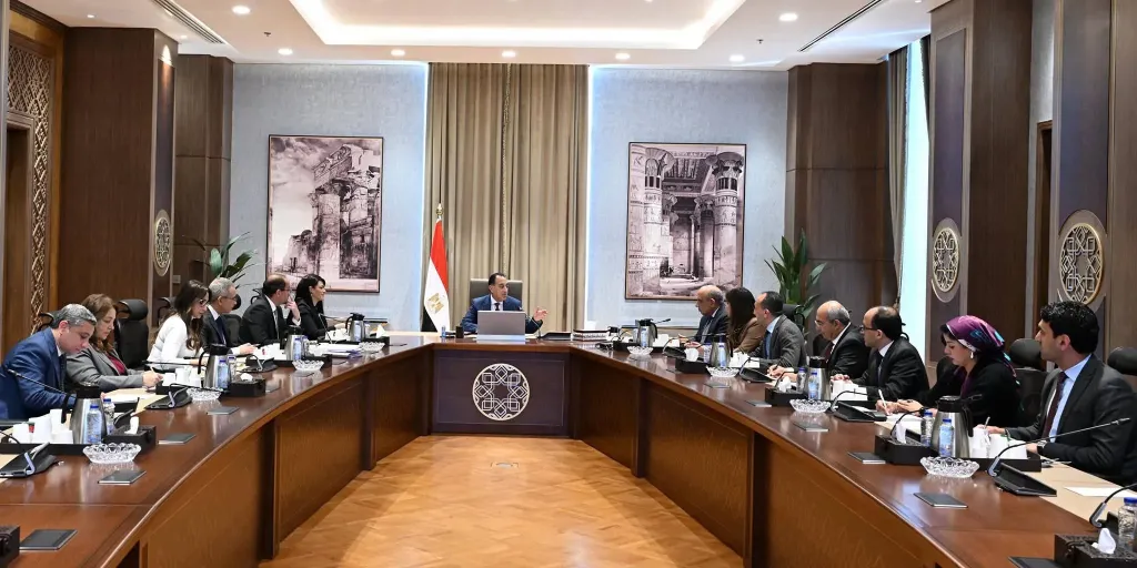 مدبولي يستعرض مستجدات حل مشكلة مديونيات ”الكهرباء” لدى الجهات الحكومية