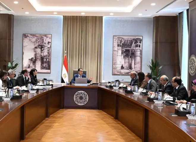 مدبولي يستعرض مستجدات حل مشكلة مديونيات ”الكهرباء” لدى الجهات الحكومية