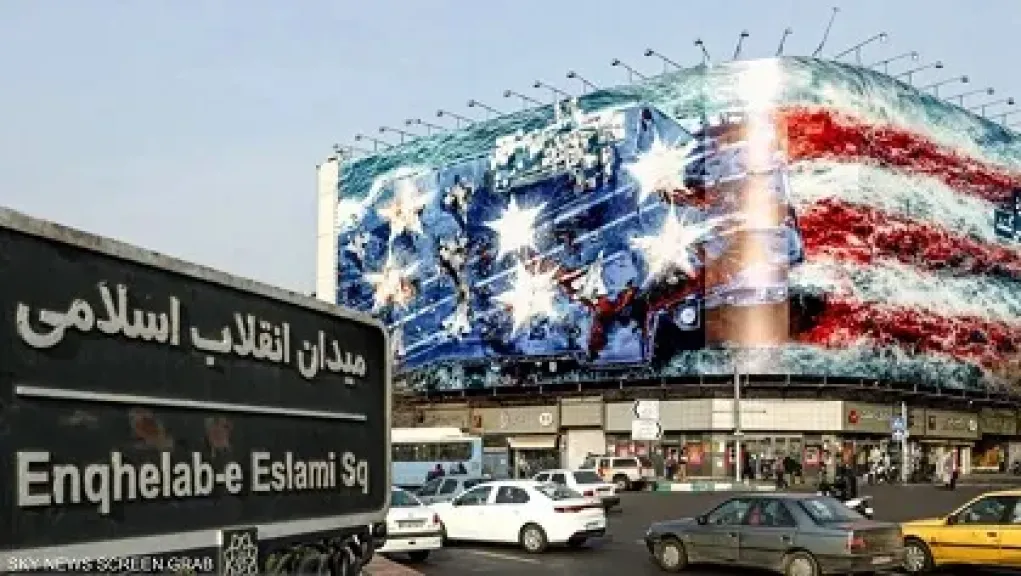 جدارية وسط طهران.. رسالة إيرانية لأمريكا مكتوبة بالدم