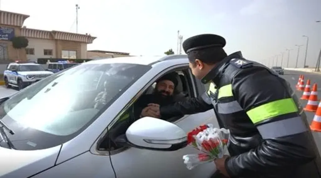 رجال الشرطة يشاركون المواطنين الإحتفال بالذكرى الـ74 لعيد الشرطة بمختلف محافظات الجمهورية