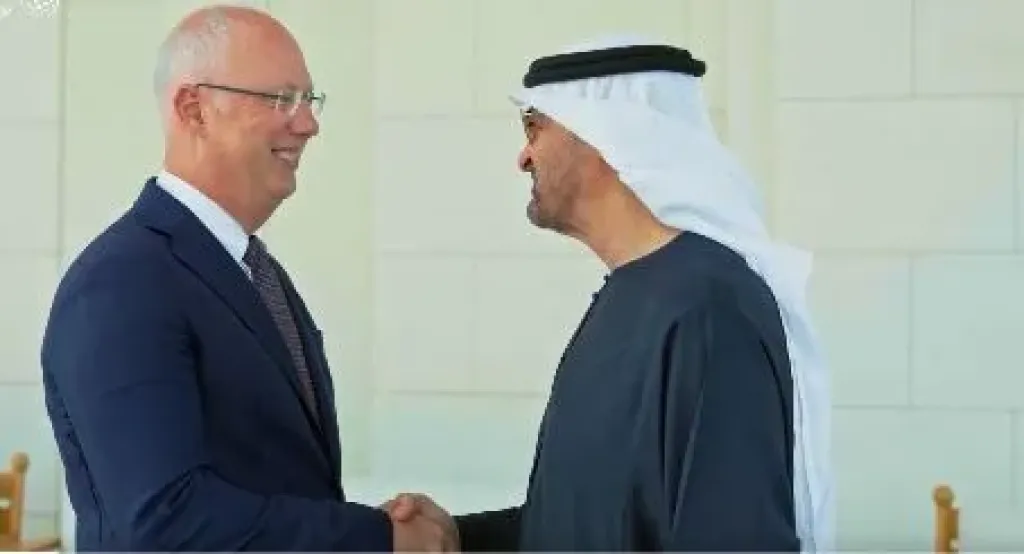 رئيس الإمارات يستقبل مبعوث الرئيس الروسي للتعاون الاقتصادي