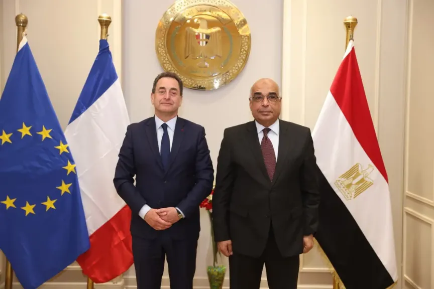 وزير العدل يبحث مع سفير فرنسا بالقاهرة تعزيز التعاون القانوني والقضائي بين البلدين