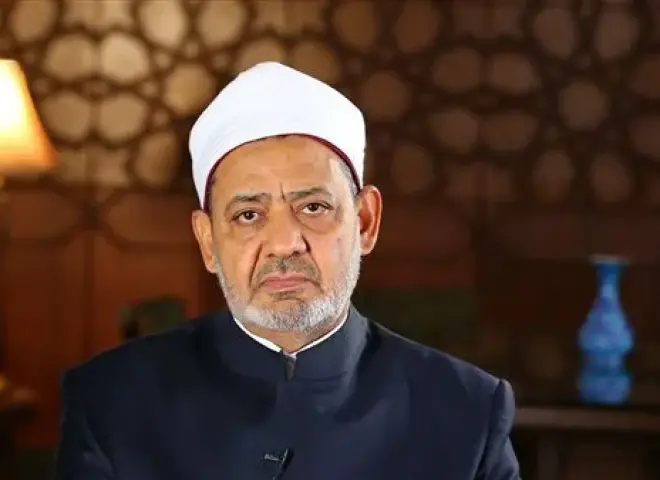 شيخ الأزهر يصرف مكافأة للعاملين بالمناطق الأزهرية