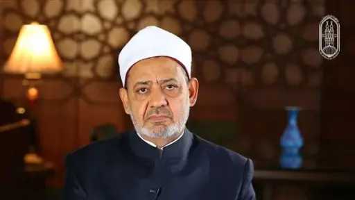 شيخ الأزهر يصرف مكافأة للعاملين بالمناطق الأزهرية