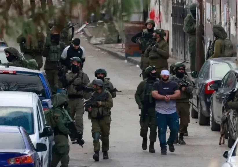الاحتلال يقتحم شارع المطار شمال القدس ويشرع في عملية عسكرية