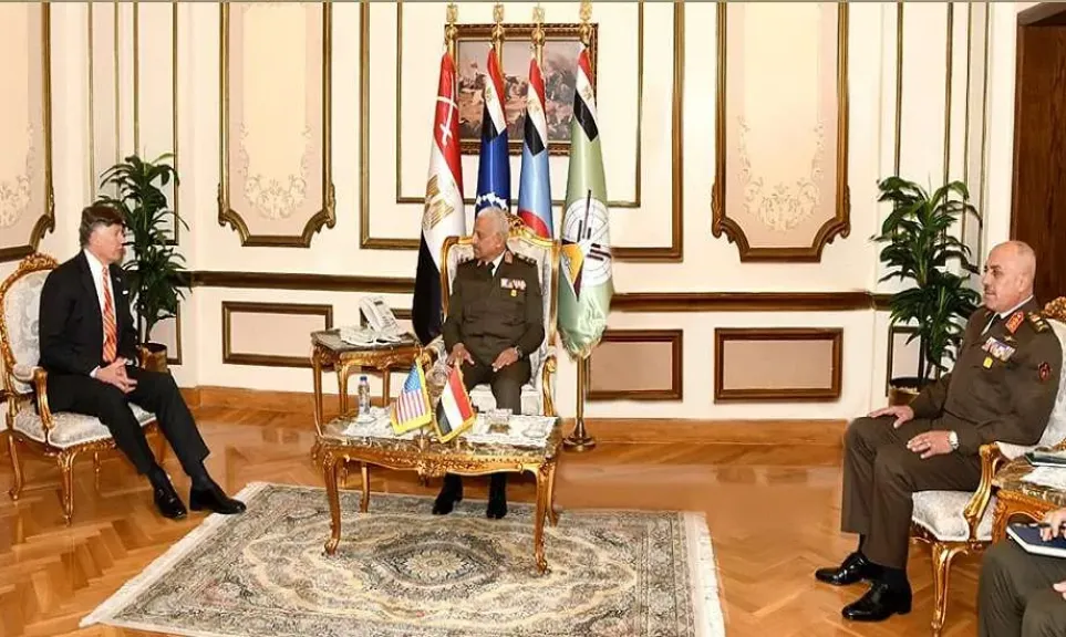 وزير الدفاع المصري يبحث مع نائب وزير الخارجية الأمريكي قضايا الأمن الإقليمي والدولي