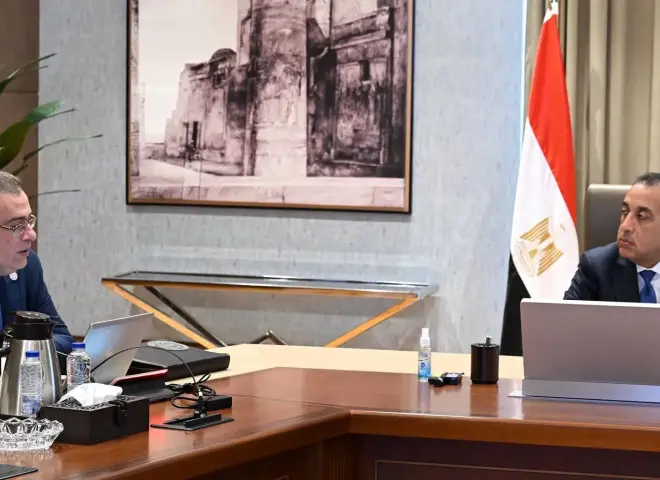 رئيس الوزراء يتابع مع رئيس الجهاز المركزي للتنظيم والإدارة عددا من ملفات العمل