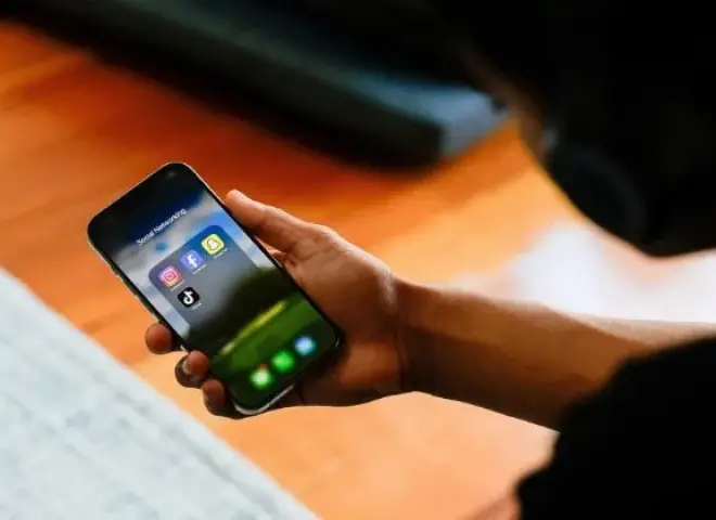 النائبة مها عبد الناصر: حظر مواقع التواصل على الأطفال ليس حلا.. ونحتاج إلى حوار مجتمعي