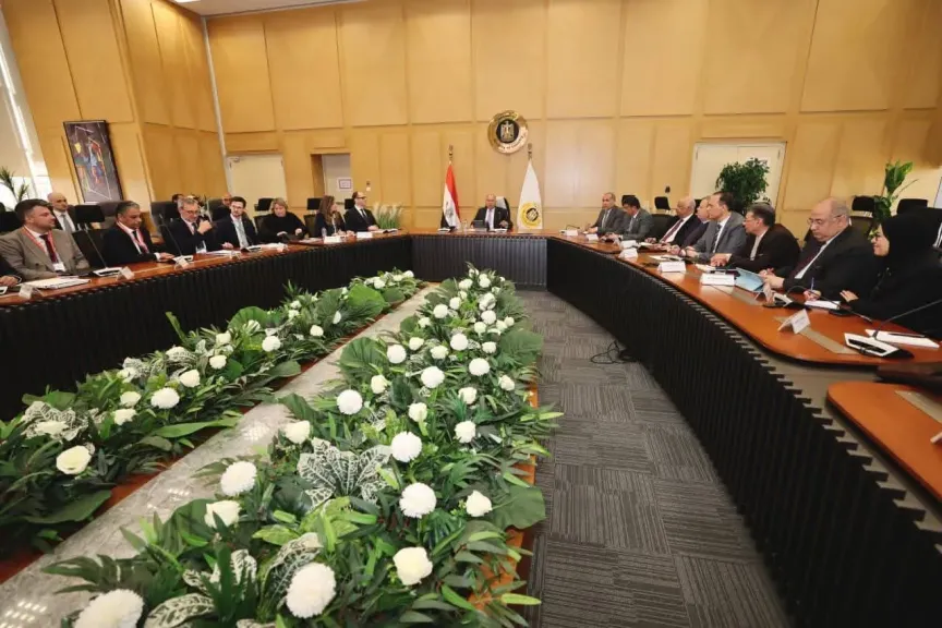 وزير النقل يلتقي سفير النمسا بالقاهرة  النمساوية ووفود 10 كبرى الشركات العاملة في مجال صناعات مكونات وأنظمة ووسائل السكك الحديدية