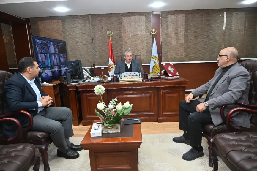 محافظ الغربية يناقش مع نائبه والسكرتير العام الموقف التنفيذي للمشروعات والموجة 28 لإزالة التعديات