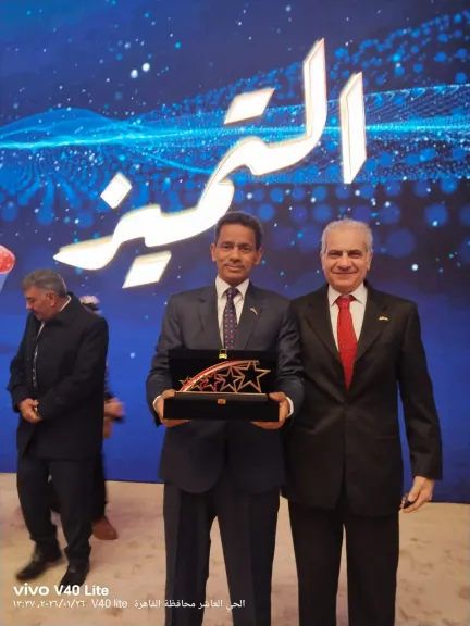 رئيس جامعة أسوان يهنئ محافظ أسوان بحصد 4 جوائز في «مصر للتميز الحكومي» ويشيد بجهود التطوير والتمكين