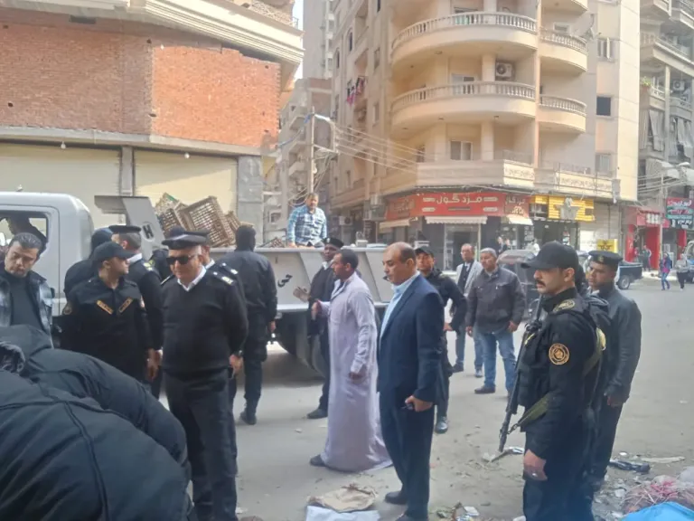 محافظ الغربية تنفذ: حملات صباحية وليلية على مدار الساعة لإزالة الإشغالات بحي أول وثان المحلة
