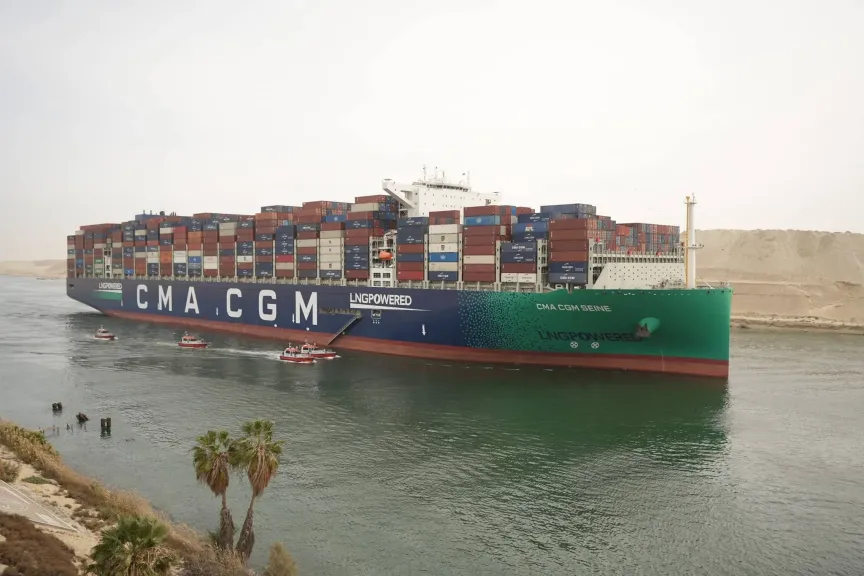 قناة السويس تشهد عبور سفينة الحاويات العملاقة CMA CGM SEINE ضمن قافلة الشمال بحمولة كلية 250 ألف طن