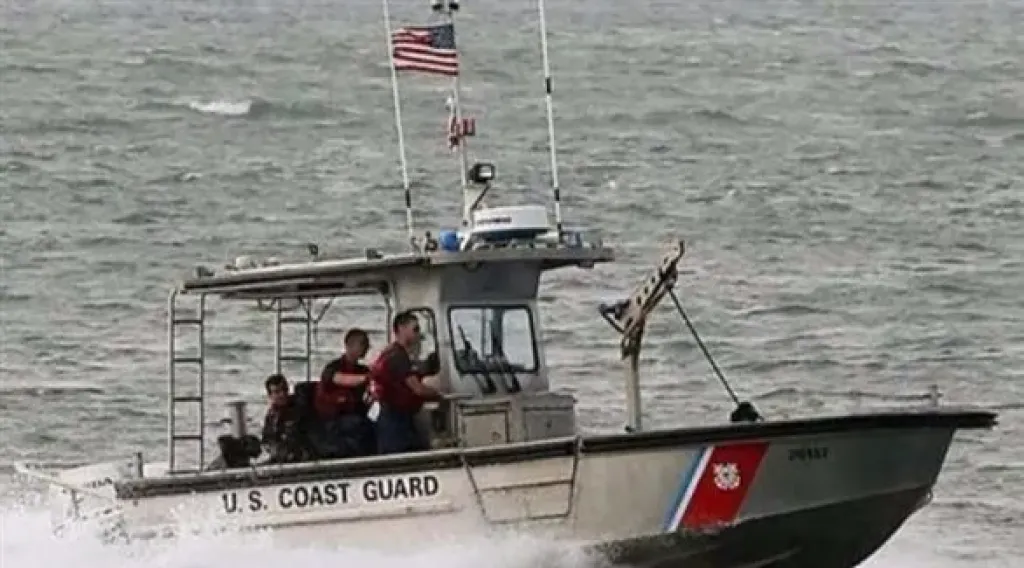 خفر السواحل الأمريكي يعلق عمليات البحث عن ناجين من سفينة صيد غرقت قبالة سواحل ماساتشوستس