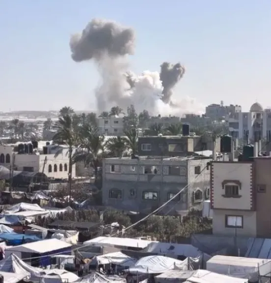 استهداف خيام نازحين يخلف 27 شهيدا.. وصحة غزة: مصابون يفارقون الحياة لنقص الإمكانيات الطبية