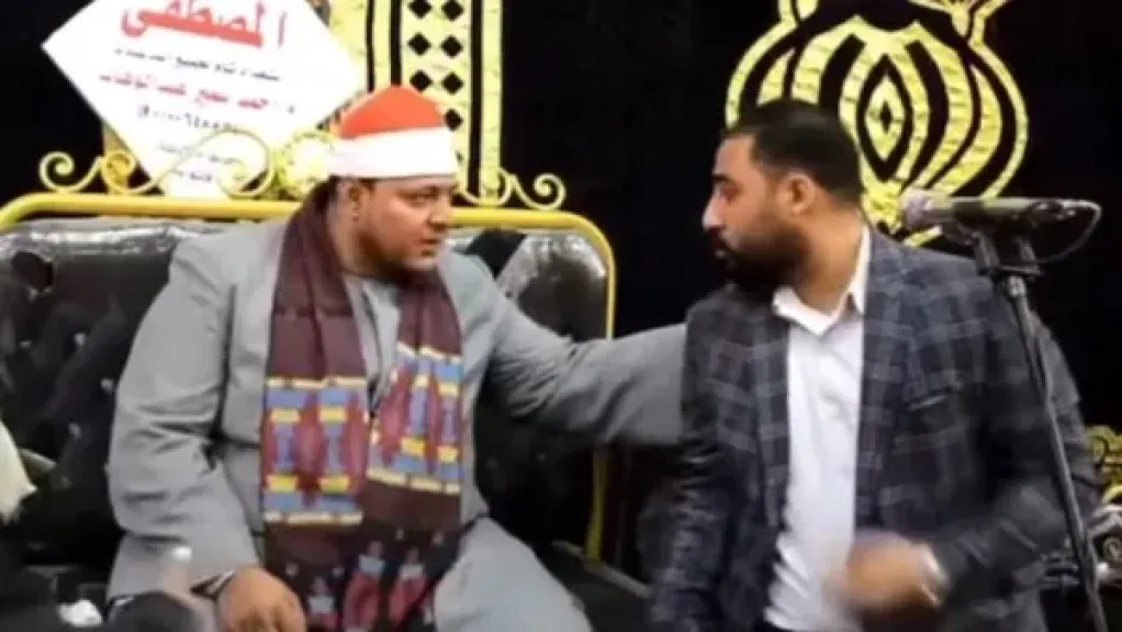 تفاصيل مشادة عنيفة بين قاريء عزبة ”عبدالحليم هاشم” ومذيع السرادق الانتخابي