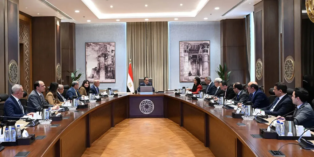 رئيس الوزراء يُتابع إجراءات إعادة هيكلة وتطوير الأداء المالي لعددٍ من الهيئات الاقتصادية التابعة لوزارة النقل