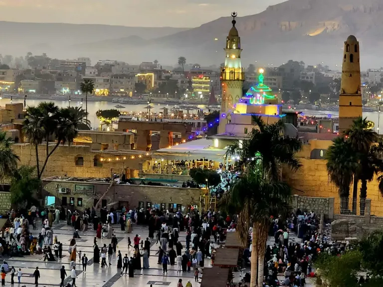 ساحة ومسجد أبو الحجاج الأقصري يتزينان لاستقبال ختام احتفالات الأهالي بمولد العارف بالله