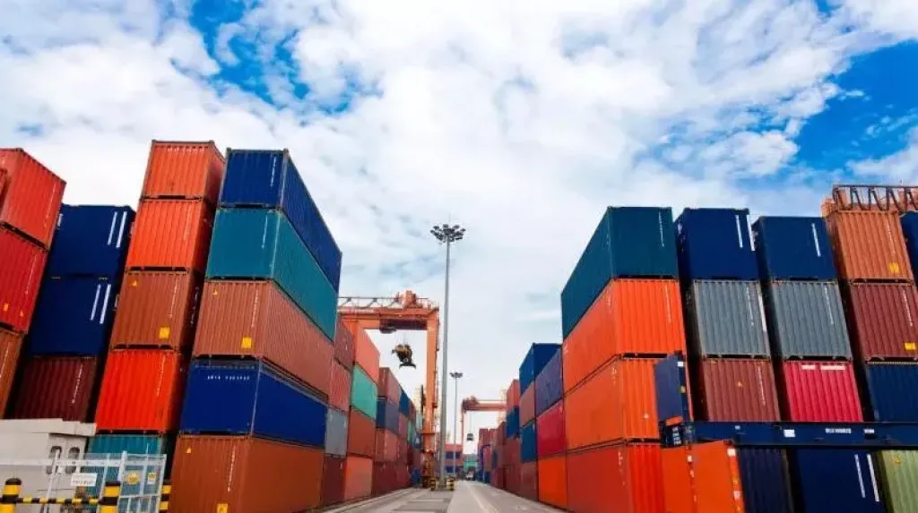 ترامب يعلن الاتفاق مع الهند على خفض الرسوم الجمركية ووقف شراء النفط الروسي