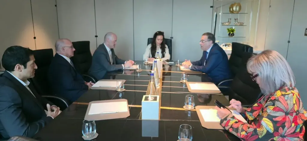 رئيس الجهاز المركزي للتنظيم والإدارة يبحث مع نائب رئيس شركة Oracle فرص التعاون المشترك