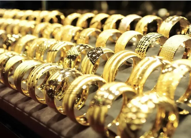 قفزة عالية في سعر الذهب العالمي خلال منتصف اليوم بعد موجة انخفاض تاريخية