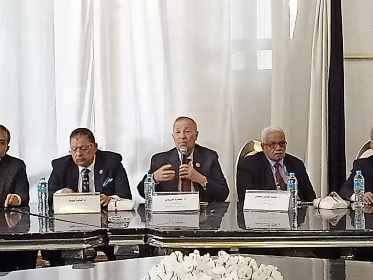 محافظ أسيوط واتحاد المستثمرين يطلقان «استراتيجية مبتكرة» لتحقيق نهضة شاملة بالصعيد