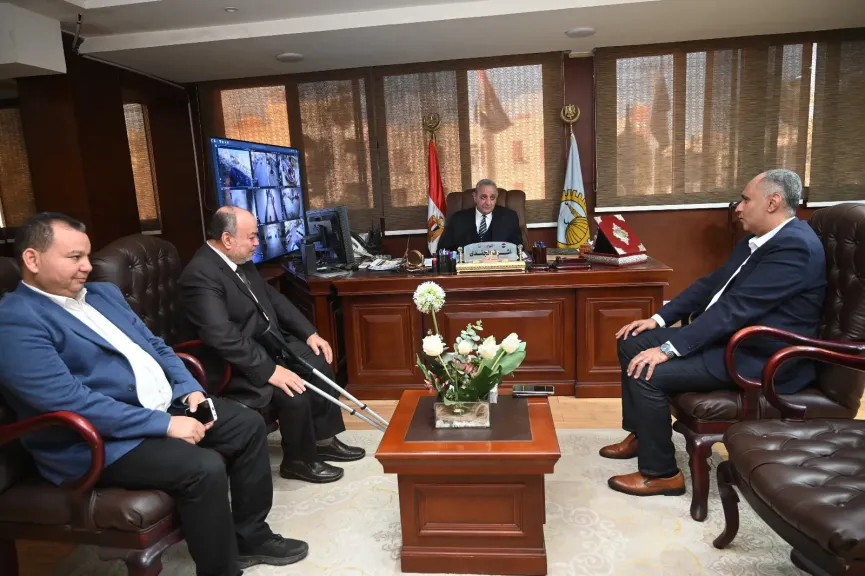 محافظ الغربية يثمن مسيرة دكتور محمد سلام المهنية ويشيد بإسهاماته في تطوير المستشفيات العامة