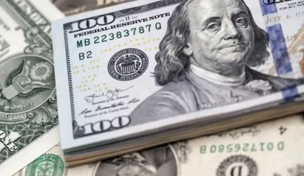 ارتفاع سعر الدولار مقابل الجنيه المصري بشكل مفاجئ بالمنتصف