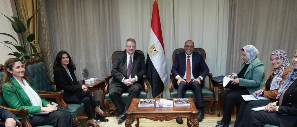 وزير العمل يبحث مع منظمة العمل الدولية تعزيز التعاون ودعم التشريعات والاستراتيجيات الوطنية