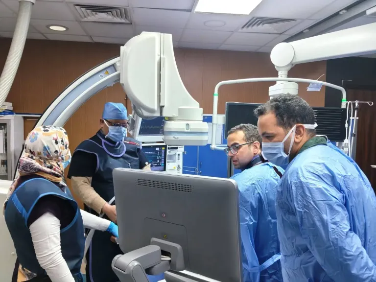 لأول مرة بمستشفى طيبة التخصصي بالأقصر .. إجراء 4 حالات قسطرة مخية ناجحة