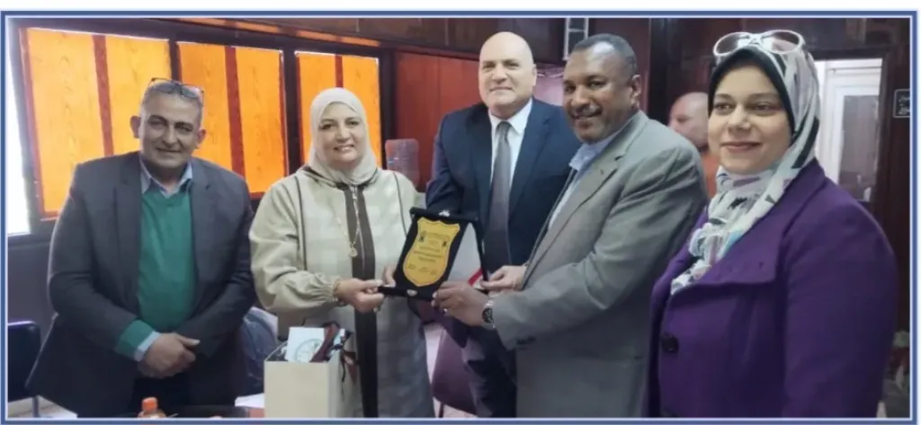 في حفل تكريم عائشة... اتحاد عمال حلوان يقرر تكثيف برامج التوعية المجتمعية