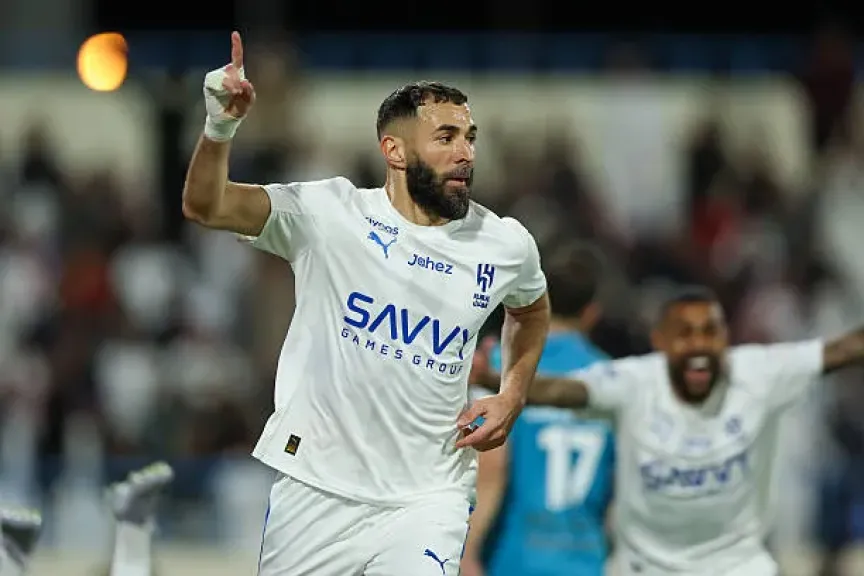 لوائح آسيا تُبعد بنزيما عن قمة الهلال وشباب الأهلي