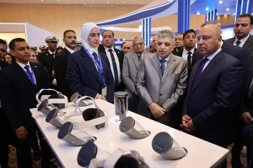 رئيس هيئة قناة السويس: 449 مليون دولار إيرادات العبور منذ بداية العام الجاري