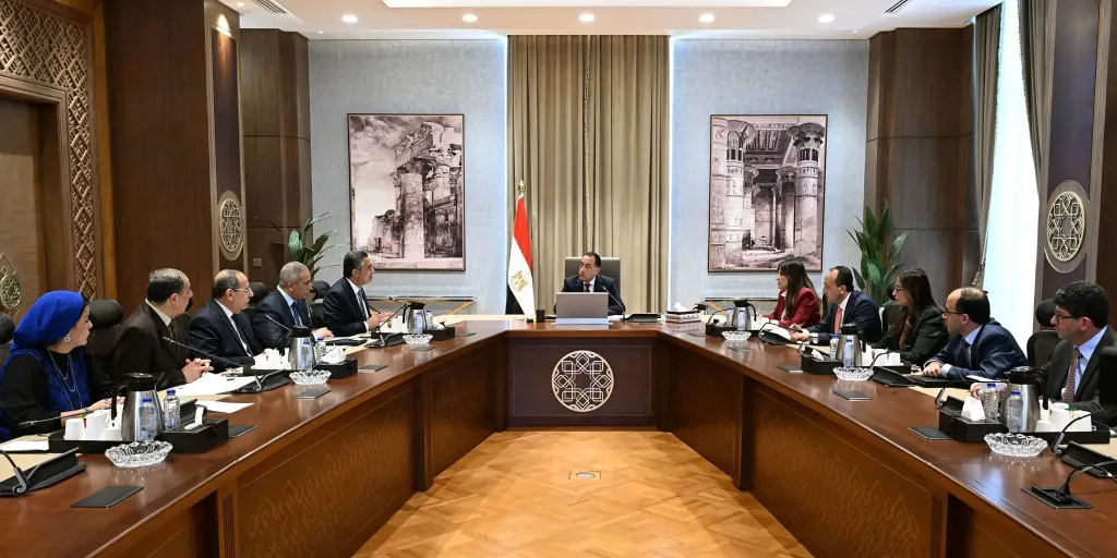 رئيس الوزراء يُتابع خطط وزارة التموين لتطوير صناعة السكر وتعزيز المخزون السلعي قبل شهر رمضان