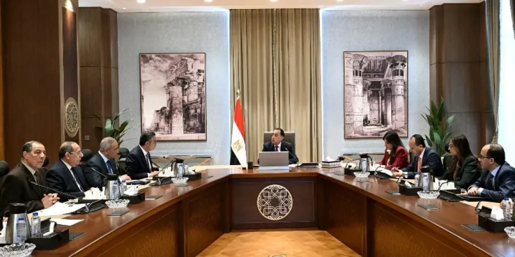 رئيس الوزراء يتابع خطط تطوير صناعة السكر وتعزيز المخزون السلعي استعدادًا لشهر رمضان