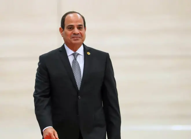 الرئيس السيسي يتفقد أحدث طائرات مصر للطيران من طراز إيرباص A350 بعد عودته من أبوظبي