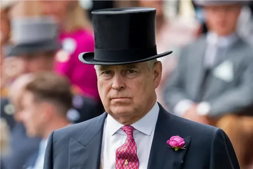 قصر باكنجهام: الملك تشارلز الثالث سيدعم الشرطة في تقييم التقارير حول إرسال أندرو ملفات إلى إبستين