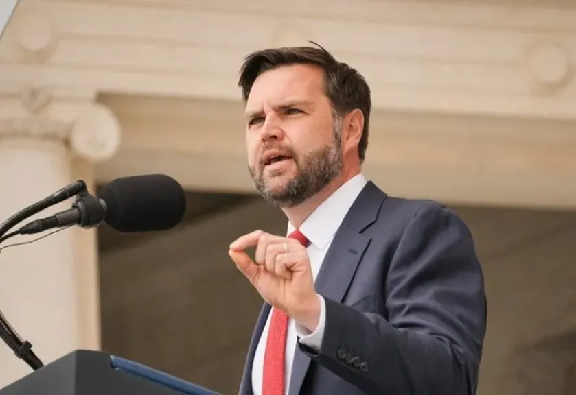 فانس: ترامب وحده من يقرر الخطوط الحمراء في مفاوضات إيران