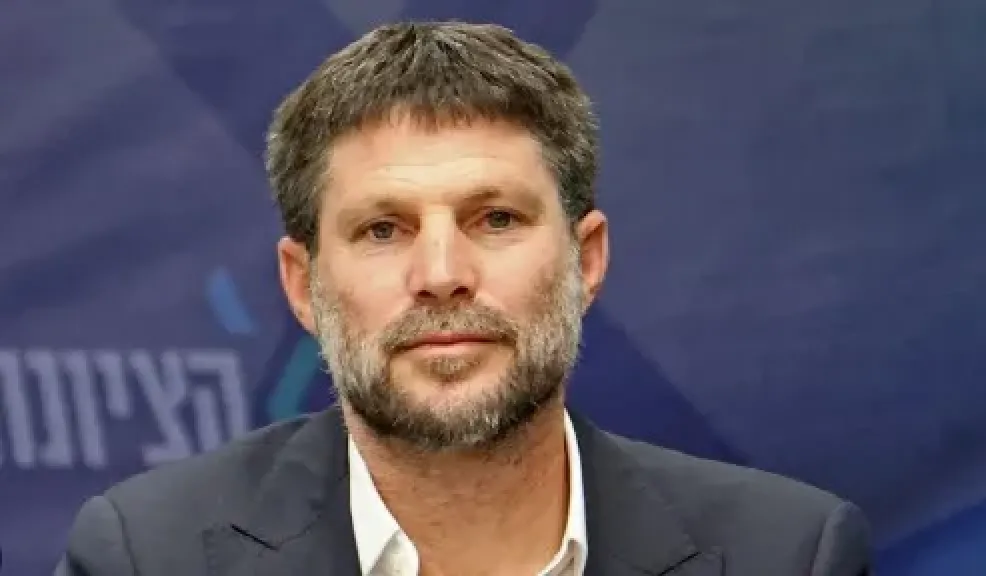 غداة قرارات الكابينت.. سموتريتش يقتحم بلدة فلسطينية وسط الضفة