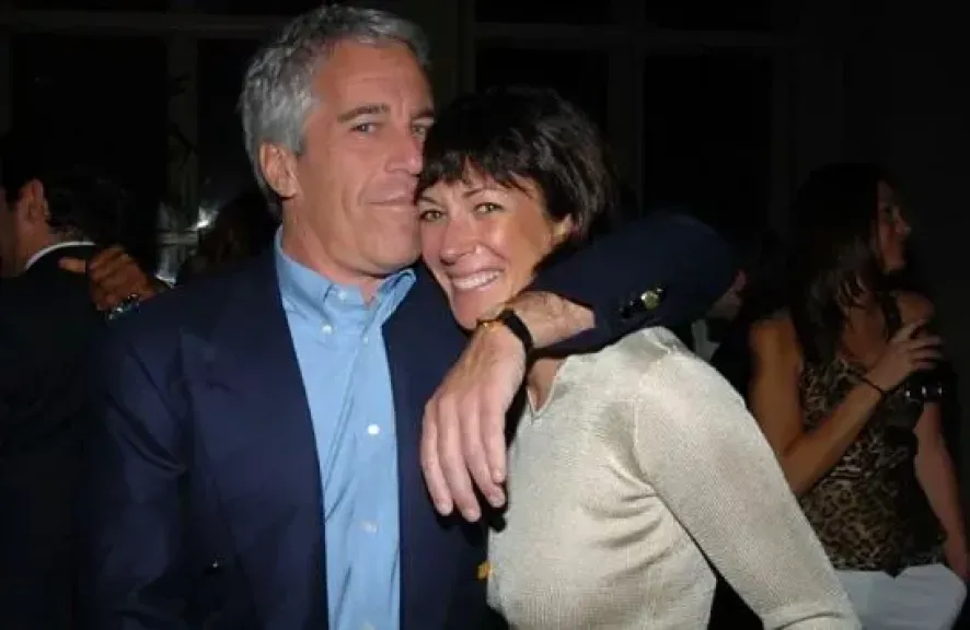 شريكة إبستين تساوم: شهادتي مقابل عفو يمنحه ترامب