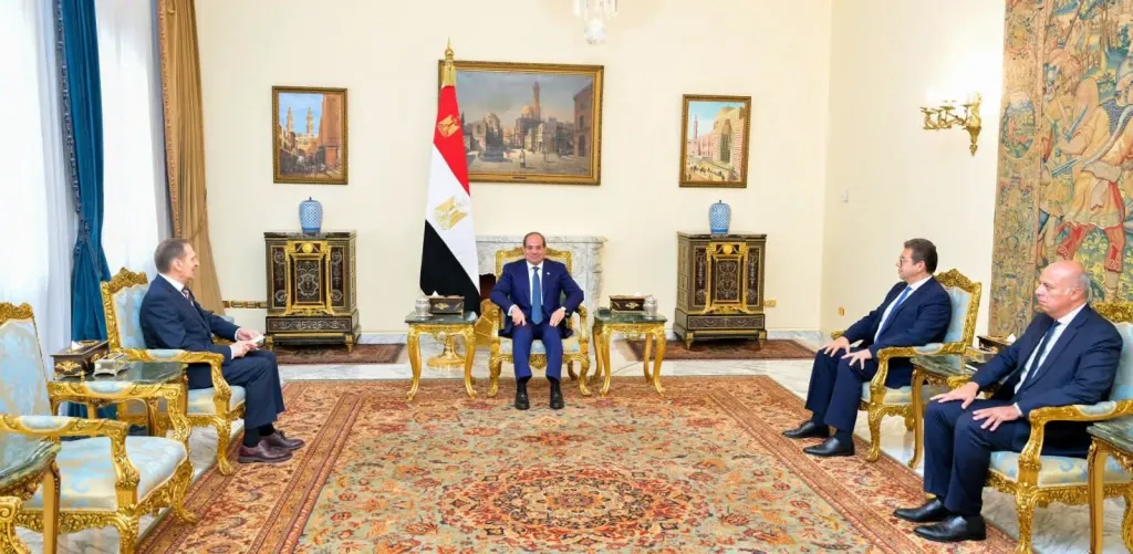 السيسي يستقبل رئيس جهاز الاستخبارات الخارجية بروسيا الاتحادية