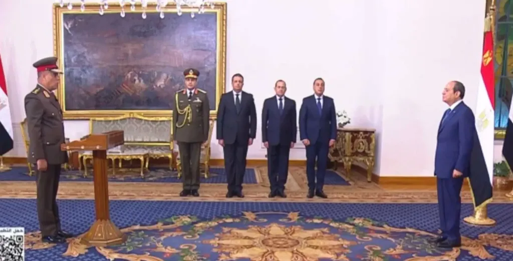 الفريق أشرف سالم وزيرًا للدفاع خلفًا لعبد المجيد صقر