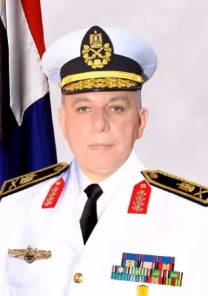 قرار جمهوري بترقية قائدي القوات البحرية والجوية إلى رتبة الفريق