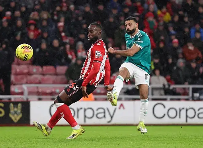 صلاح يتجاوز جيرارد وينفرد برقم تاريخي في ليفربول