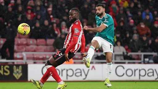 صلاح يتجاوز جيرارد وينفرد برقم تاريخي في ليفربول