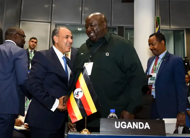 وزير الخارجية يلتقي وزير الدولة للشئون الخارجية الأوغندي لتعزيز التعاون الثنائي والتنسيق الإقليمي