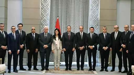 رئيس الوزراء يُكرم الوزراء السابقين  ويؤكد: هدفنا جميعًا خدمة المواطن