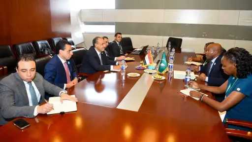 وزير الخارجية يلتقي مفوض الاتحاد الأفريقي للزراعة والتنمية الريفية والاقتصاد الأزرق والتنمية المستدامة
