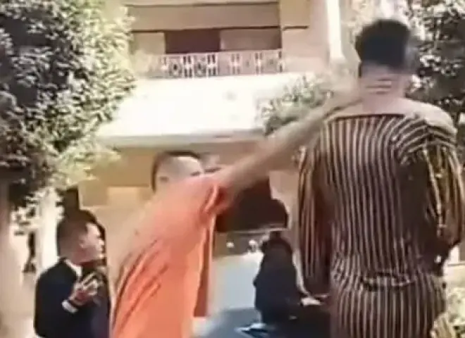 تفاصيل جديدة تقلب الموازين في واقعة “الملابس النسائية” بميت عاصم.. تقرير طبي للشاب إسلام وتنحّي محامي المتهمين